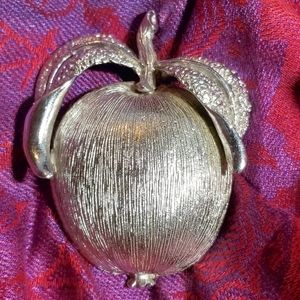 Vintage brooch Sarah Coventry Adam’s Delight Silver Tone 1960s apple